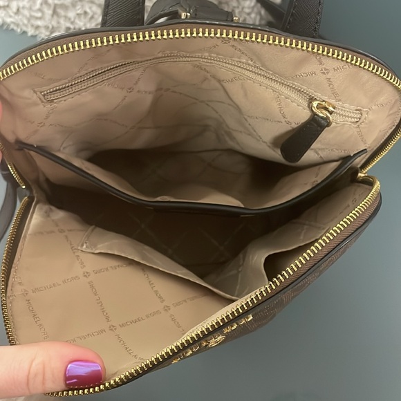 Michael Kors Large Cindy Backpack - Picture 6 of 10